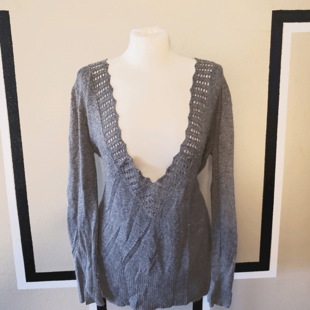 Fashion pluging v neck sweater
